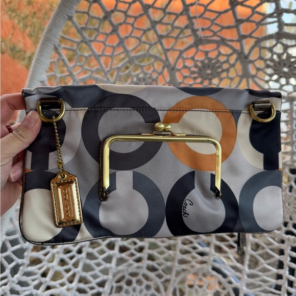 Coach Amanda Kisslock Turnlock Op Art Gray Black Clutch No Chain - Picture 2 of 6